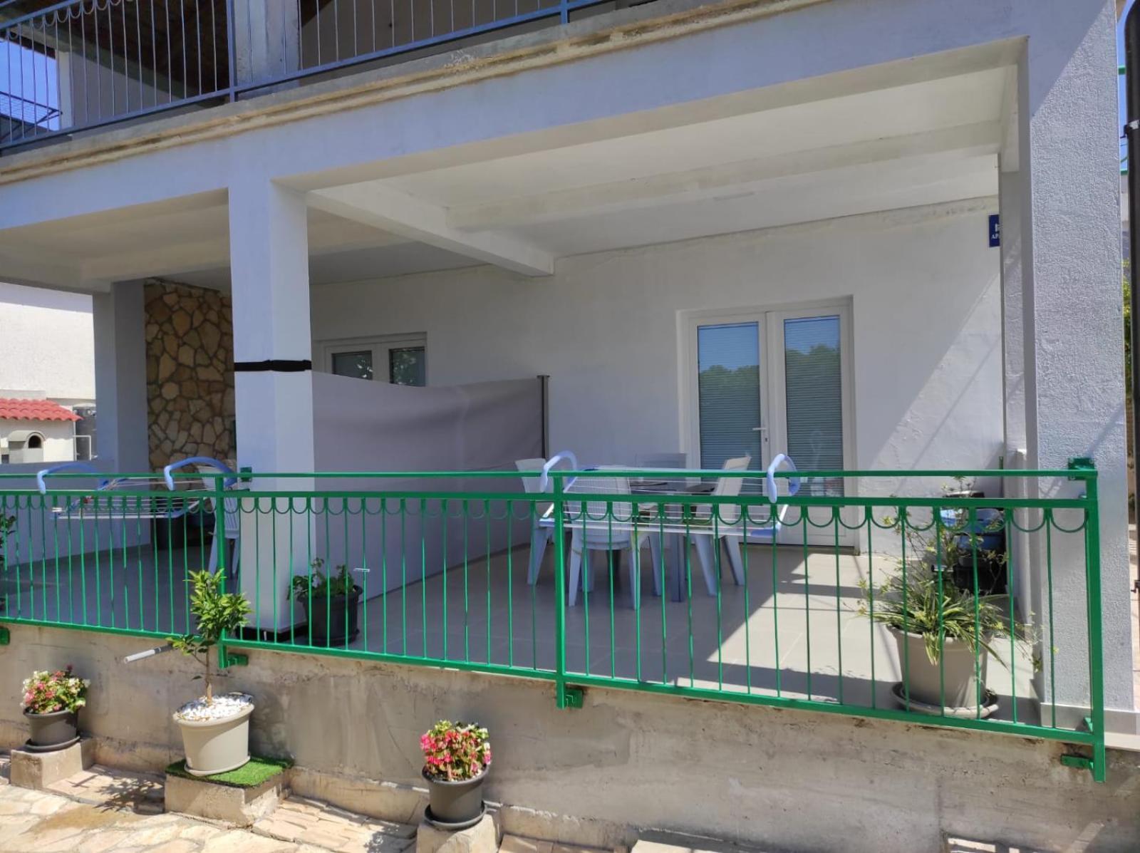 Apartment With Terrace And Garden Pirovac Exterior photo